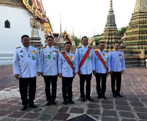 ประธานและผู้บริหาร ร่วมรับเสด็จพระบาทสมเด็จพระวชิรเกล้าเจ้าอยู่หัว ในการเสด็จพระราชดำเนินเลียบพระนครโดยขบวนพยุหยาตราทางสถลมารค 