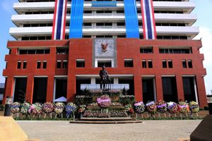 ประธาน กสทช. นำถวายพวงมาลาพระบรมราชานุสาวรีย์เนื่องในวันปิยมหาราช