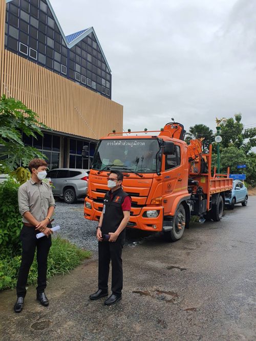 สำนักงาน กสทช. เขต 11 ลงพื้นที่ร่วมกับ การไฟฟ้าส่วนภูมิภาครังสิต และผู้ประกอบการสายสื่อสารพื้นที่เข้าร่วมกันจัดระเบียบสายสื่อสายภายในซอยไวท์เฮ้าท์ 17
