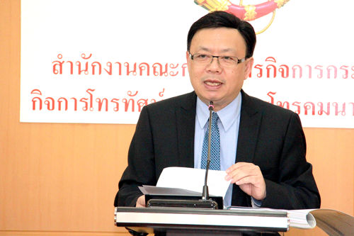 บอร์ด กสทช. เห็นชอบในหลักการให้ใช้เงินเพื่อเตรียมการและการดำเนินการประมูลคลื่นความถี่ 900 MHz จำนวน 50 ล้านบาท พร้อมมีมติเห็นชอบร่างประกาศ กสทช. สำคัญเกี่ยวกับการประมูลอีก 2 ฉบับ และเห็นชอบร่างประกาศเกณฑ์และวิธีการอนุญาตให้บริการแบบประยุกต์ประเภทการสำรวจความนิยมในกิจการกระจายเสียงหรือโทรทัศน์ พ.ศ. .... และร่างประกาศ กสทช. เรื่อง มาตรการส่งเสริมการรวมกลุ่มของผู้รับใบอนุญาต ผู้ผลิตรายการและผู้ประกอบวิชาชีพสื่อสารมวลชนที่เกี่ยวกับกิจการกระจายเสียงแล