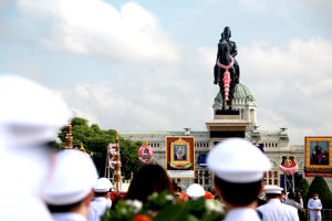พิธีวางพวงมาลา เนื่องในวันปิยมหาราช ณ พระลานพระราชวังดุสิต
