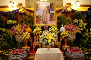 ลงนามถวายพระพรพระบาทสมเด็จพระวชิรเกล้าเจ้าอยู่หัว และสมเด็จพระนางเจ้า ฯ พระบรมราชินี เนื่องในวันขึ้นปีใหม่ 2563