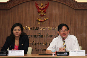 การเสวนาเวทีสาธารณะ Nbtc Public Forum ประจำปี 2556 ครั้งที่ 3 เรื่อง มุมมองหลากมิติต่อประกาศมาตรการคุ้มครองผู้บริโภคกรณีสิ้นสุดสัมปทานบริการมือถือ ของ กสทช. …จุดแข็งจุดอ่อนคืออะไร 