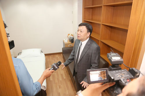 กสทช. จัดประมูลคลื่นความถี่ย่าน 900 MHz รอบสาธิต สำหรับผู้เข้าร่วมการประมูล พร้อมนำสื่อมวลชนเยี่ยมชมห้องประมูล โชว์ความพร้อมก่อนประมูลจริง 15 ธ.ค. 2558