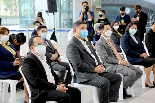 กระทรวงคมนาคม กระทรวงสาธารณสุข กสทช. พร้อมด้วย เอไอเอส ทรู ดีแทค และเอ็นทีประกาศความพร้อมในการเปิดให้ประชาชนเริ่มฉีดวัคซีน ณ ศูนย์ฉีดวัคซีนกลางบางซื่อ