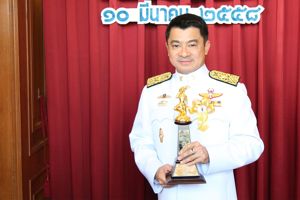 พ.อ.เศรษฐพงค์ มะลิสุวรรณ ประธานคณะกรรมการกิจการโทรคมนาคม (กทค.) และรองประธาน กสทช. ได้รับโปรดเกล้าโปรดกระหม่อม รับพระราชทานรางวัลเทพทอง ครั้งที่ 16
