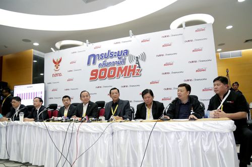 ผ่านไป 36 ชั่วโมง การประมูลคลื่นความถี่ย่าน 900 MHz ผู้เข้าร่วมประมูลเคาะราคาทะลุ 90 รอบ แตะราคา 85,298 ล้านบาท