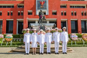 พิธีวางพวงมาลาถวายบังคมพระบรมราชานุสาวรีย์พระบาทสมเด็จพระจุลจอมเกล้าเจ้าอยู่หัว เนื่องในวันปิยมหาราช
