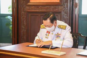 ประธาน กสทช. นำคณะผู้บริหารสำนักงาน กสทช. ลงนามถวายพระพรเนื่องในโอกาสวันเฉลิมพระชนมพรรษา สมเด็จพระนางเจ้าฯ พระบรมราชินี 
