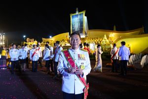พิธีจุดเทียนมหามงคล เนื่องในวันคล้ายวันพระบรมราชสมภพ พระบาทสมเด็จพระบรมชนกาธิเบศร มหาภูมิพลอดุลยเดชมหาราช บรมนาถบพิตร วันชาติ และวันพ่อแห่งชาติ