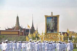 พิธีถวายบังคมและวางพวงมาลา เนื่องในวันคล้ายวันสวรรคตพระบาทสมเด็จพระบรมชนกาธิเบศร มหาภูมิพลอดุลยเดชมหาราช บรมนาถบพิตร