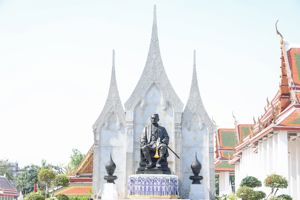 สำนักงาน กสทช. วางพานพุ่มดอกไม้ถวายราชสักการะเนื่องในวันคล้ายวันพระราชสมภพ พระบาทสมเด็จพระนั่งเกล้าเจ้าอยู่หัว 
